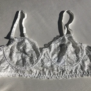 Supersöt spetstop⚡️💓 - Helt oanvänd spetstop från Shein, tyvärr har denna inte kommit till användning✨ storleken är S men banden är justerbara vilket gör att den passar M också🌸