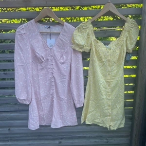 Sommarklänning från Nelly  - Jag säljer två stycken sommarklänningar perfecka till skolavslutning eller student! Man kan köpa separat men också som duo då behöver man betala - 15 kr! Den gula klänningen är slutsåld på nellys hemsida🔆 den rosa klänningen kostar 399 kr. Den gula kostar 299 kr. Om ni har frågor hör av er!❤️