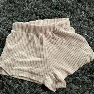 Jätte fina mysiga shorts från Gina 