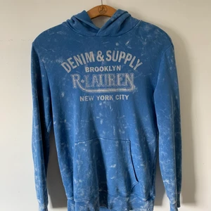 Ralph Lauren Denim & Supply Hoodie - Hoodie från Ralph Lauren Denim & Supply. Storlek M. Knappt använd, därför i bra skick.