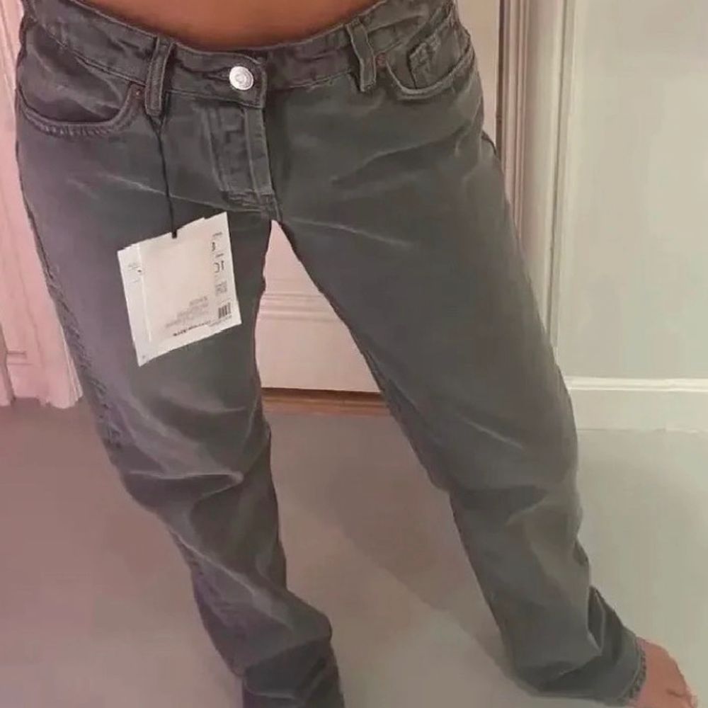 Dom Snyggga populära zara Jeansen, storlek 36. Snyggt lågmidjade och raka. Bud från 400 . Jeans & Byxor.