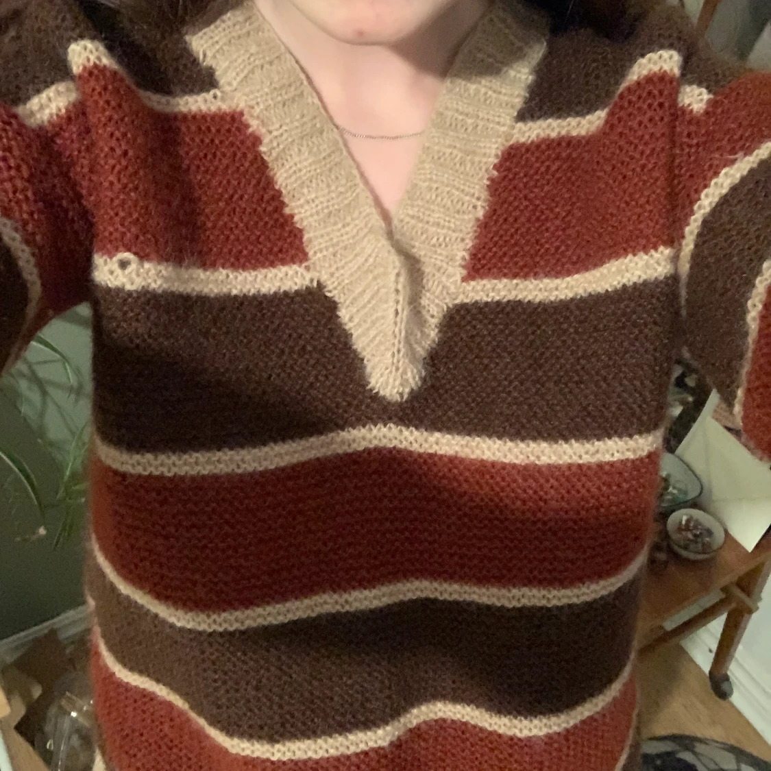 Brun/röd/beigerandig stickad tröja - 90