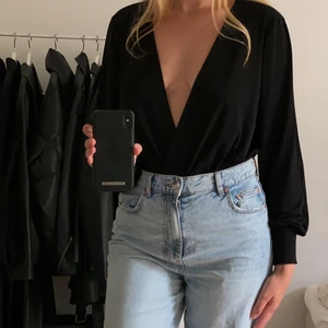 Bodysuit  - Bodysuit med öppna armar från Nelly i storlek L. Säljer för 50kr🖤