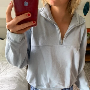 Brandy Melville pullover - ”Brandy Melville missy pullover”, så skön o snygg<3 Lite nopprig men annars fint skick!