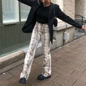 Zara snake Jeans  - Perfect condition, 350 sek + frakt