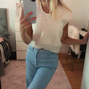 Väst - Säljer en väst i storlek S från ginatricot. Har inte fått användning av den därmed sitter prislappen kvar. Köptes för 359 säljes för 250 kr (priset kan diskuteras). 