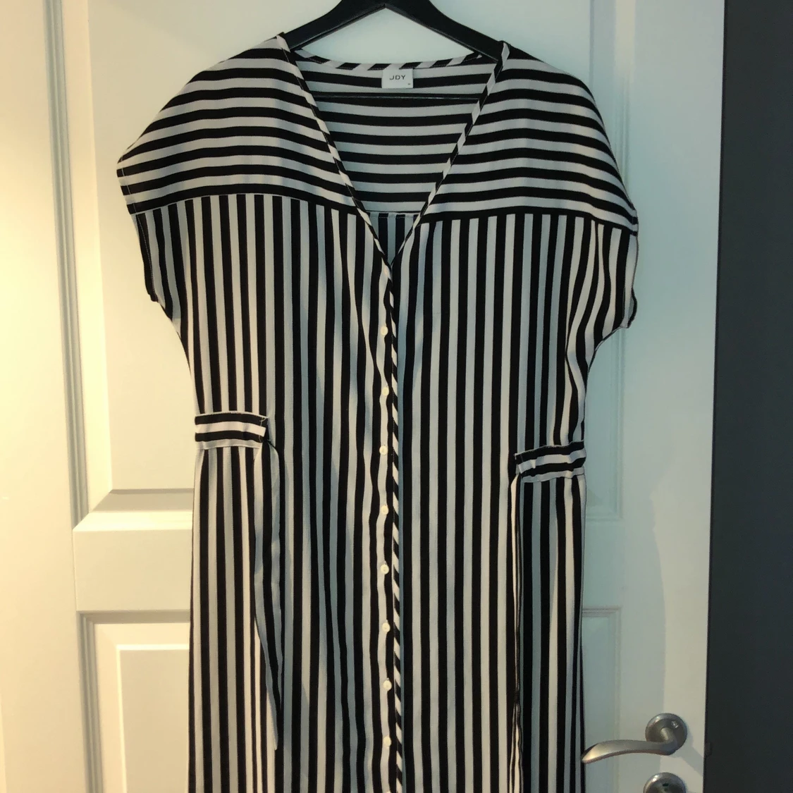 Svart/vit klänning.