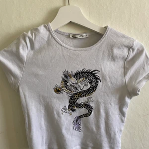 T-shirt från pull and bear - Fin tshirt från pull and bear💞💞köparen står för frakt 