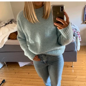 Stickad tröja Zara - säljer denna stickade tröja från zara då den inte kommer till användning, köpt här på plick, bilderna lånade av förra ägaren! tröjan är i väldigt bra skick!! skriv för fler bilder💙