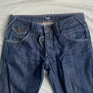 dolce & gabbana jeans - dolce gabbana jeans, bra skick förutom nåra vita stains men syns knappt. skickar gärna fler bilder