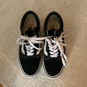 Skor från vans i strl 35 - Vans skor i bra skick , köptes för några år sedan 