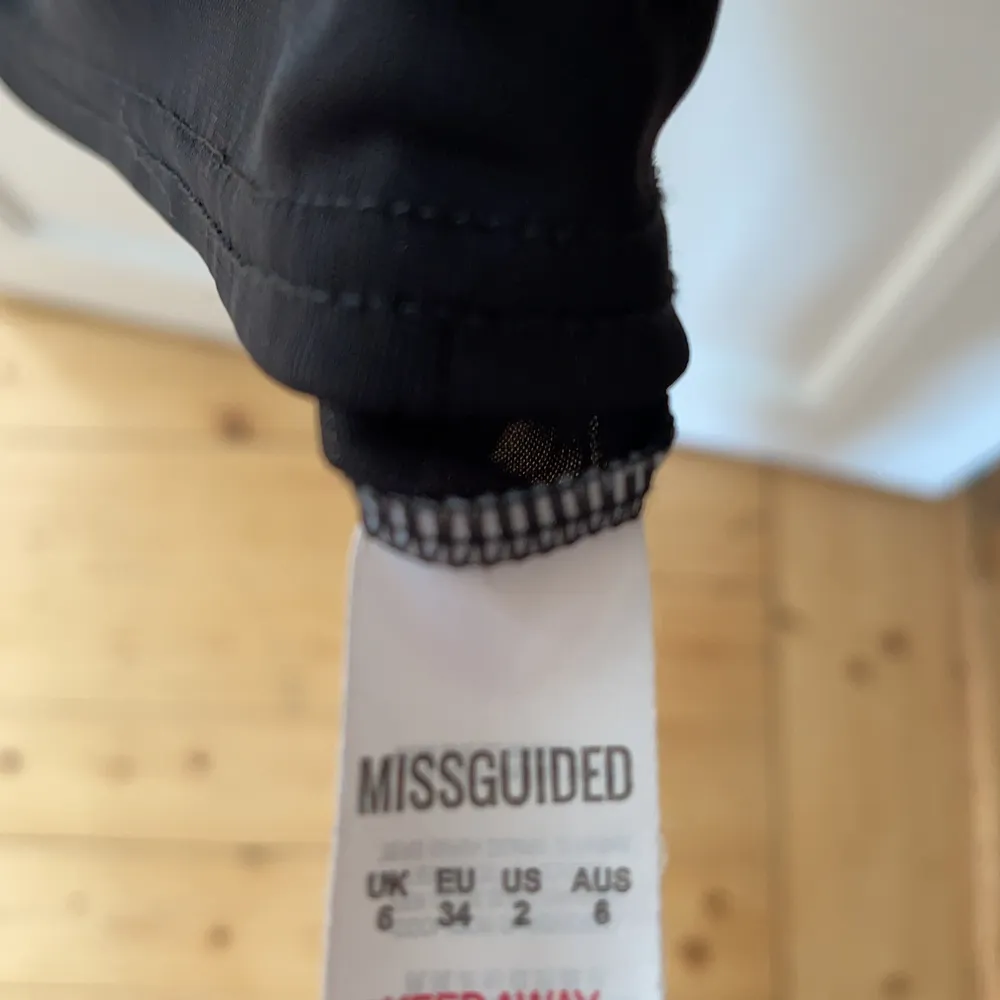 Snygg mesh tröja från Missguided. Använts ett fåtal gånger förr ett tag sedan. Säljs nu för att den är för liten för mig. . Toppar.