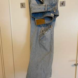 De populära 90's jeansen från Gina Tricot. Storlek 40
