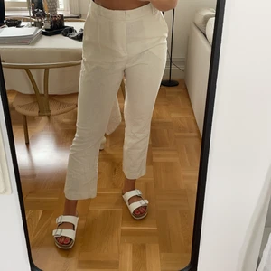 Linnebyxor - Linnebyxor från Gina Tricot! Storlek 38, väldigt fint skick! 80kr eller högsta bud!🙌🏽