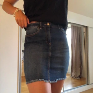 Jeans kjol strl S - Jeans kjol från Pieces i storlek S, 100kr + frakt!!🖤