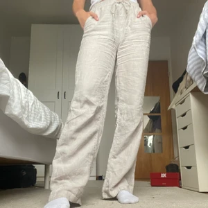 Linnebyxor - Säljer dessa linnebyxor från Esprit<3 Pris för frakt tillkommer! Budgivning gäller även