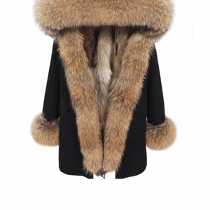 Vinter jacka (parka ) - Säljer min jacka , eftersom jag inte längre vill ha den alldeles som ny, har använt den bara en vinter (köptes förra vintran) 