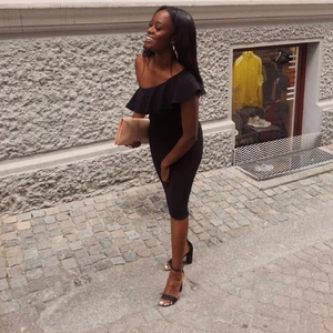 Svart klänning - Midi klänning från zalando. Stl XS. Använd en gång