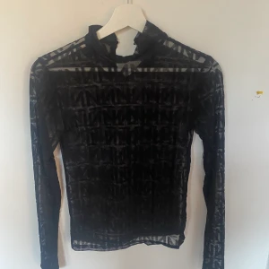 Meshtop - Såååå snygg meshtop som tyvärr är för liten för mig! Den kmr från NAKD