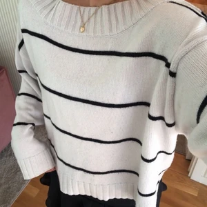 SUPER FIN RANDIG TRÖJA - BUD: 150+frakt           Säljer min SUPER fina randiga tröja som ej kommer till användning längre🥰🥰storlek S, passar S/M. BUDA I KOMMENTARERNA!!! 