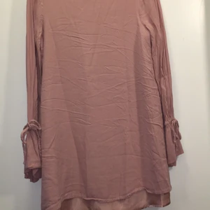 Rosa klänning - Nelly trend 