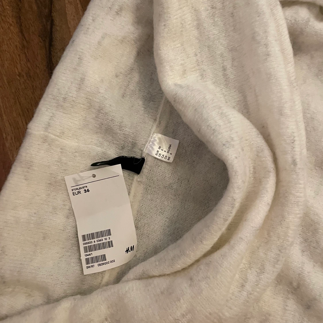 Stickad off shoulder klänning  - 91