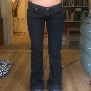 Lowrised jeans - Clean och snygga☺️ svarta och passar till allt