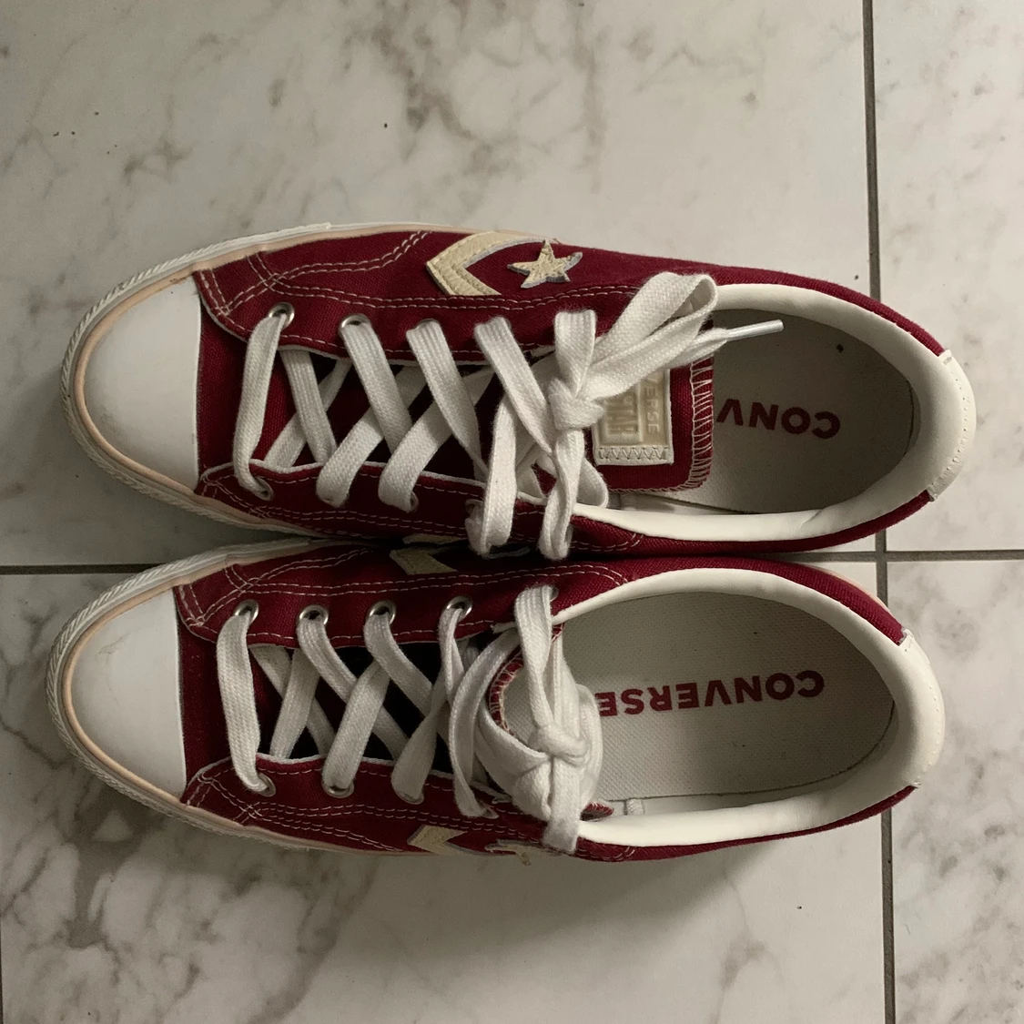 Vinröda converse - 90