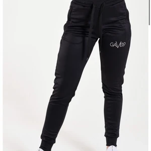 Gavelo tränings mjukisbyxor strl S 220kr - Säljer helt nya gavelo tränings mjukisbyxor i strl S, 220kr ink frakt, säljer pga att dom ej kommer till användning😇 skriv för fler bilder 