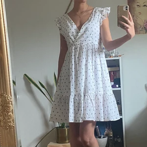 Vit klänning  - Vit klänning från &OtherStories. Knappt använd 