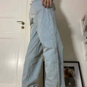 Vintage jeans - Vintage baggy / raka jeans. Passar herrstorlek 32/32-32-33. Felfritt skick, inget att anmärka på. Bud börjar vid 200, köp nu för 400. Tveka inte att höra av er vid frågor!