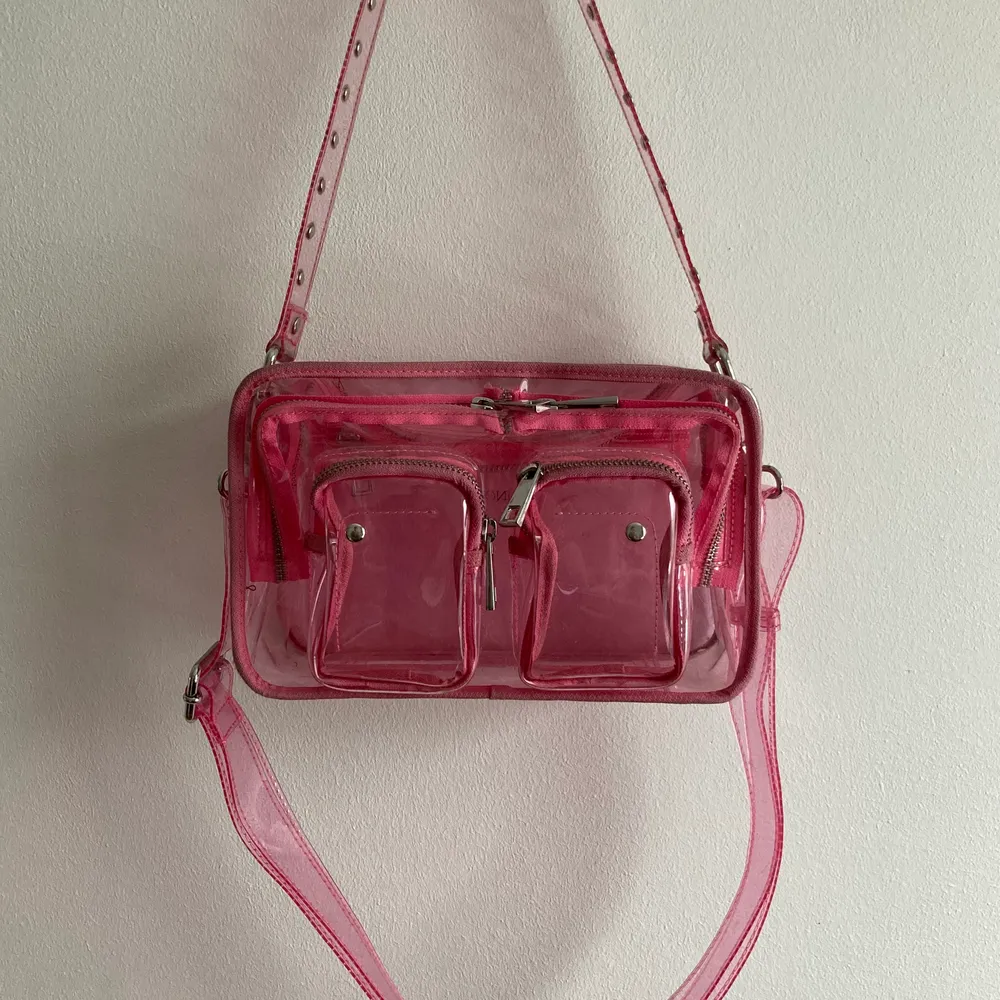 Jättefin rosa nunoo väska. Köparen står för frakt💓. Väskor.