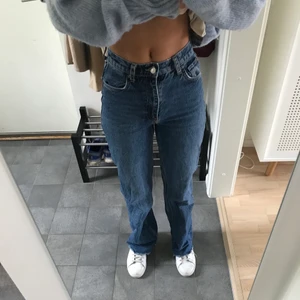 Zara jeans  - Zara jeans som jag tyvärr har växt ur. Älskar tvätten och modellen (dom är i storlek 34)