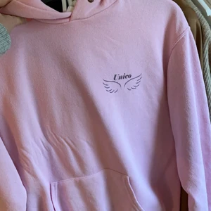 Hoodie  - Säljer denna hoodie köpt på ett UF FÖRETAG 