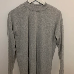 Grå mjukisklänning - Mjukisklänning/tunika. Frakt 20kr eller gratis vid köp av fler än ett plagg💕