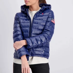 Ralph Lauren Jacka - Säljer denna Ralph Lauren Jacka💕Den kommer inte till användning och är i nyskcik. Storlek 154/158. Konstanta för mer bilder💕