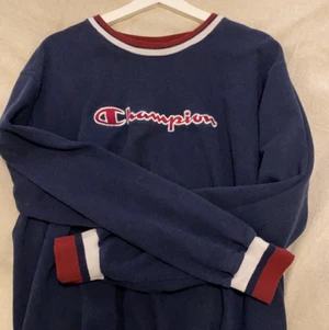 Vintage sweater - Mörkblå vintage sweater. Färgen syns bättre i andra bilden. Skriv vid intresse.💞💞