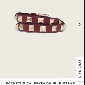 Valentino armband dubbelt - Säljer mitt fina dubbla vinröda valentino armband eftersom jag har tröttnat på färgen. Kan även bytas men inte mot svart beige eller rött. Kan skicka egna bilder privat. Nypris är 2600.