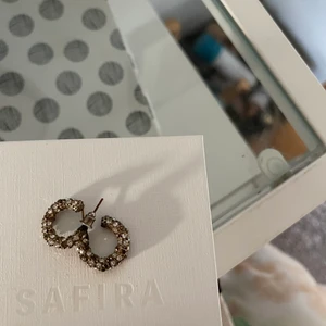 Örhängen  - Snygga örhängen 🤎🤎🤎