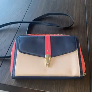 Accessorize väska ( zip måste ändra) , blå och rosa 