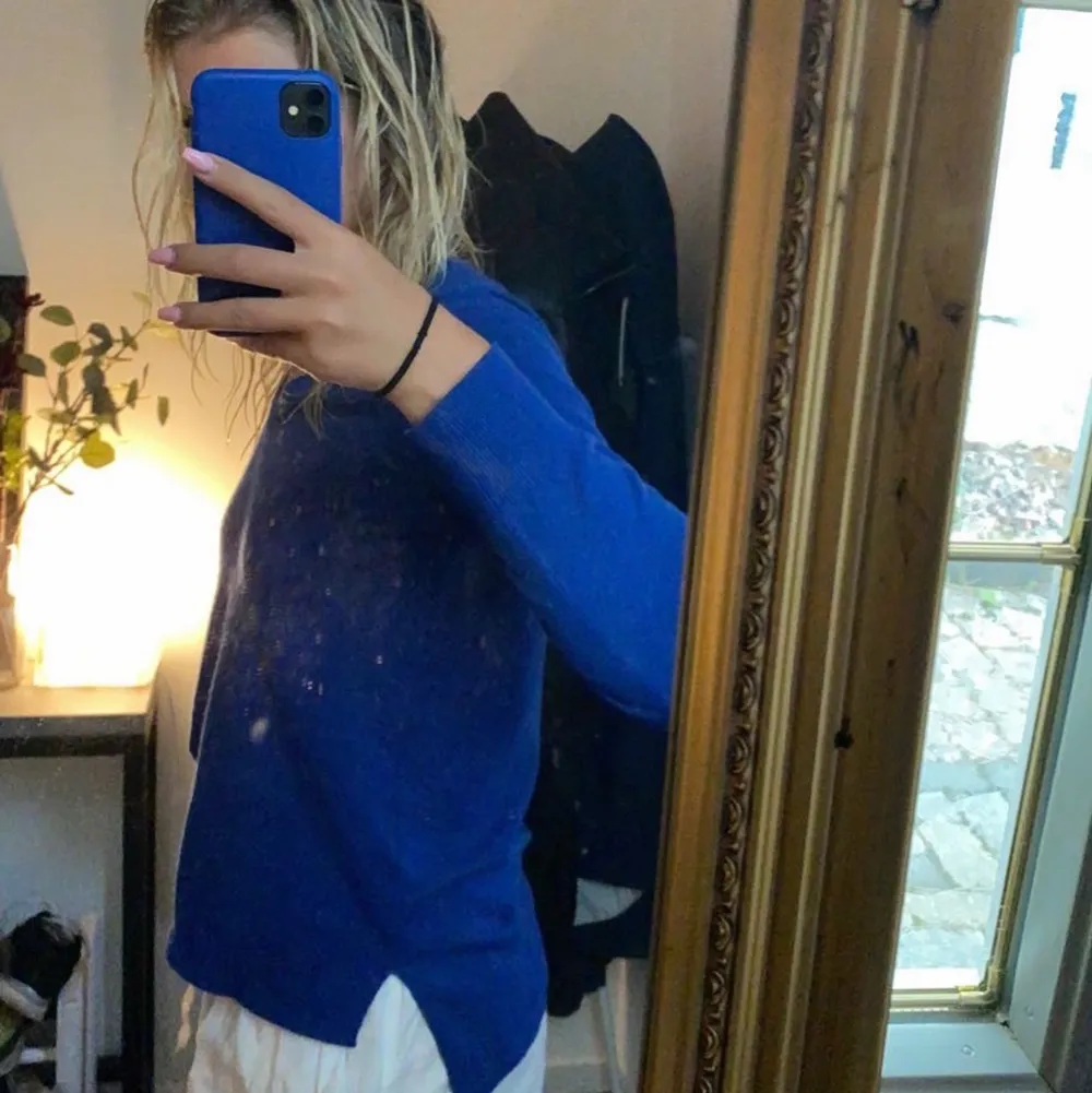 säljer denna jättefina blå tröjan från saint tropéz. använt fåtal gånger💓. Tröjor & Koftor.