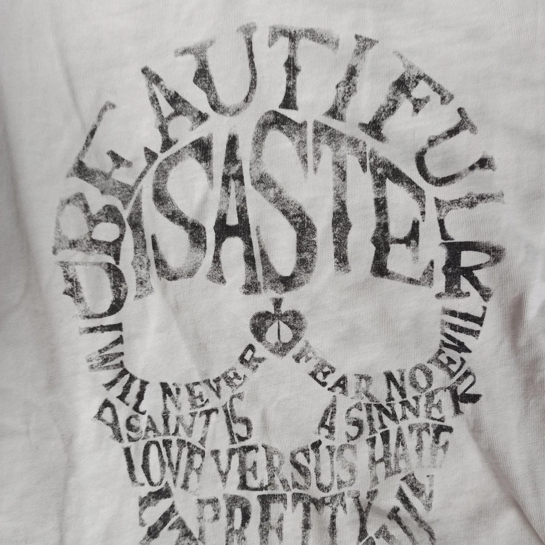 Vit T-shirt med dödskalletryck - 91