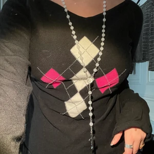 Tjocktröja med argyle mönster  - Jätte fin och mysig tröja från Disney med argylemönster. Armarna är långa och visa vilket gör tröjan ännu mysigare 