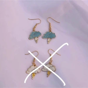 Söta öronhängen  - Rostfria samt nickelfria, 61kr, frakt är inräknat!! Finns endast få antal blåa kvar.