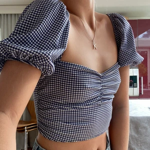 Topp - Fin topp från zara! Storlek xs, använd typ 1 gång❤️ 100kr, köparen står för frakt💖💖 bud i kommentarerna 