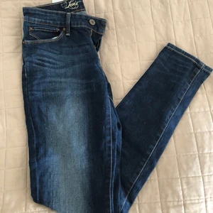 Levi’s jeans Demi curve skinny - Jeans från Levi’s. Modell Demi curve skinny i strl w.25. Använda men i fint skick! 