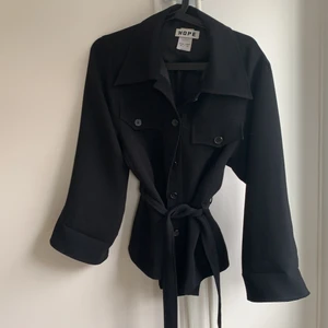 Jacka - Tunn jacka/kappa eller kan även användas som overshirt! Från HOPE STOCKHOLM! Hör av er om fler bilder saknas! 💕