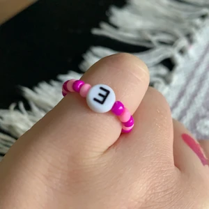 En ring  - En jätte fin ring och can välja vad det ska vara för färg 