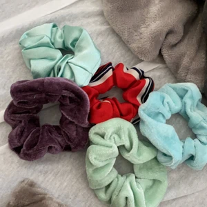 Tofsar  - 10kr för 2 plus frakt 