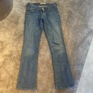 Lågmidjade levis jeans  - Suuper snygga blåa lågmidjade jeans köpta här på Plick, men var tyvärr för små :(